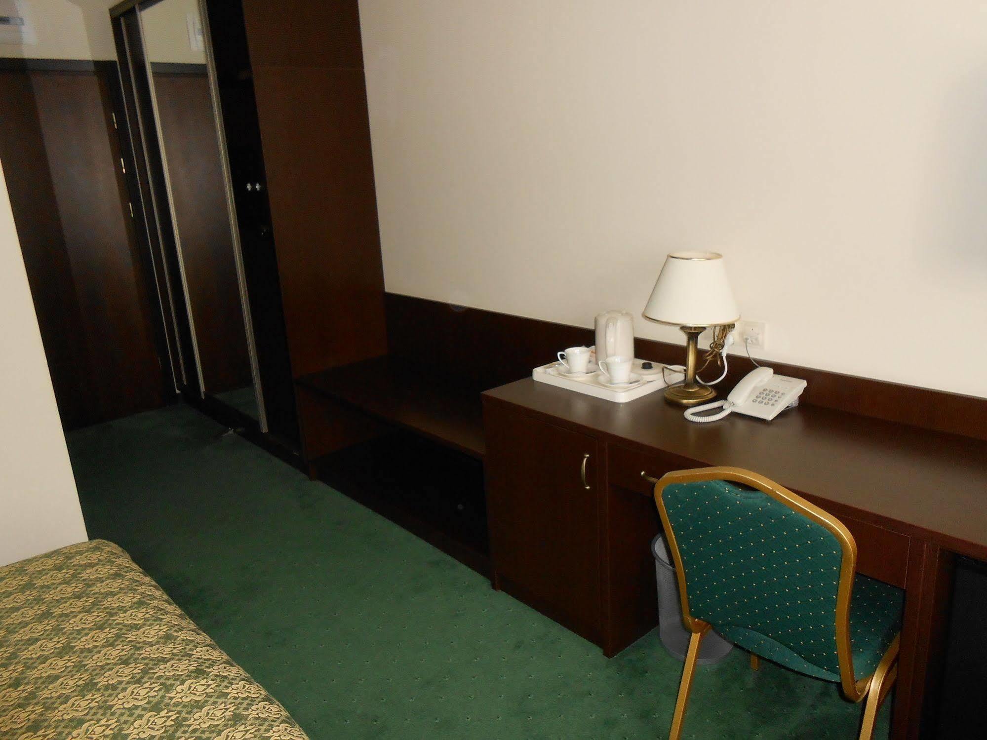 Hotel Koch Кентшин Экстерьер фото