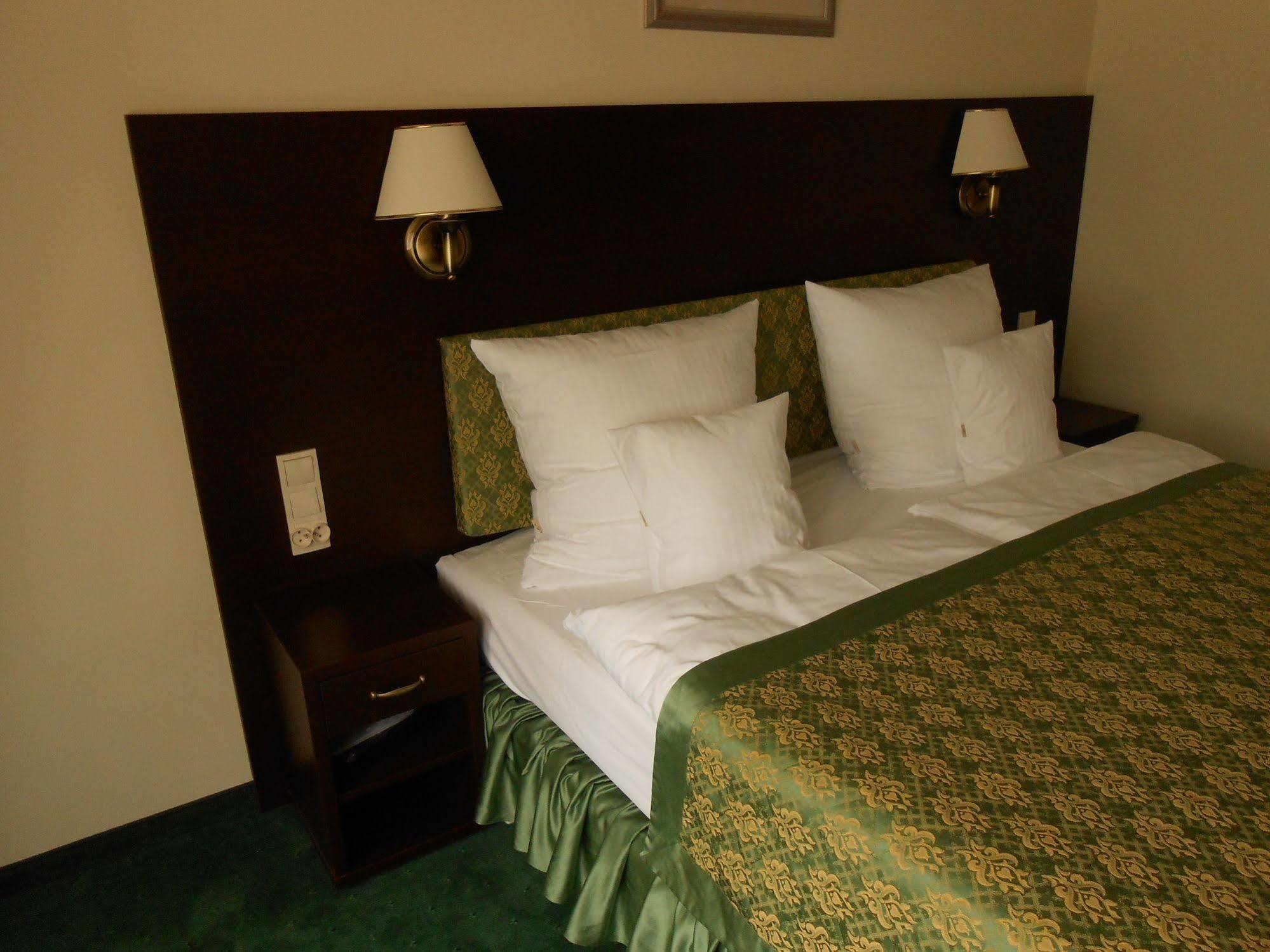 Hotel Koch Кентшин Экстерьер фото